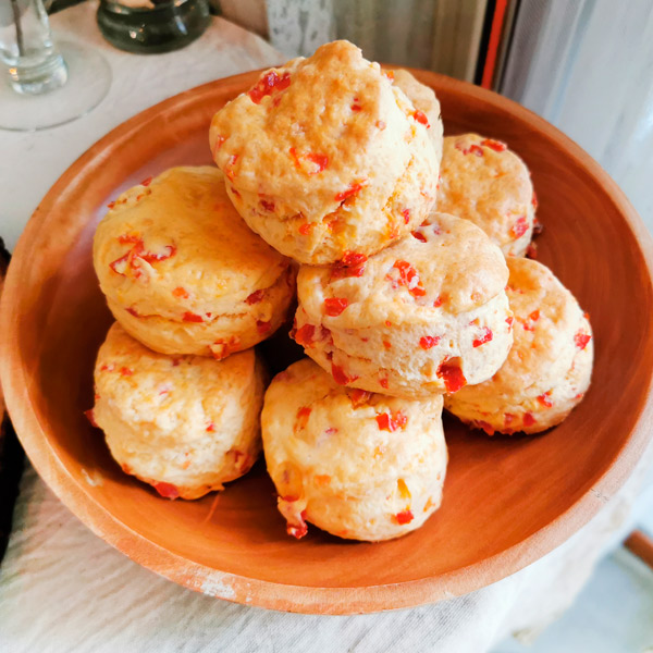 Lee más sobre el artículo MUFFINS DE JAMÓN, MANZANA Y QUESO PECORINO